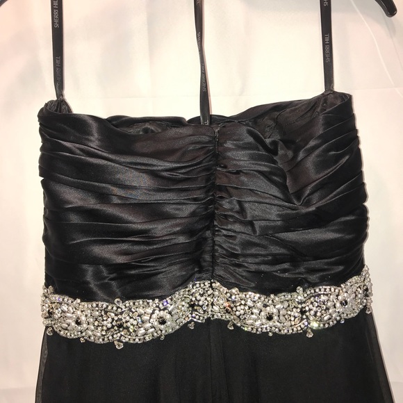 SHERRI HILL BLACK GOWN WITH BEDAZZLED STRAP - Picture 2 of 8